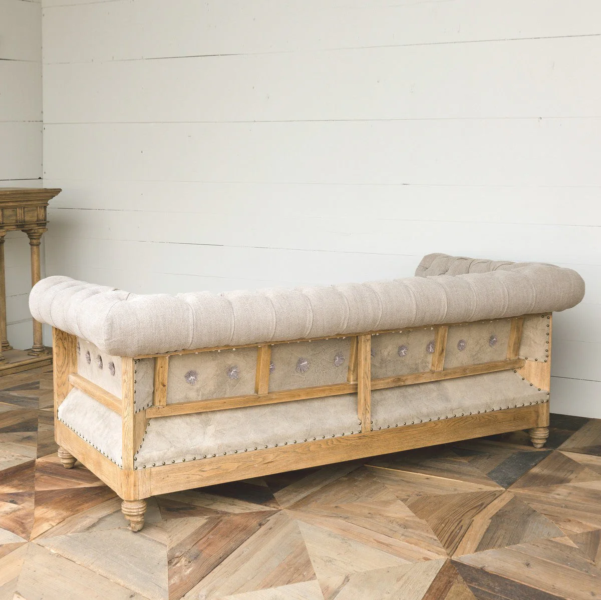 Park Hill Collections Country French Hillcrest Tufted Sofa EFS81664 - Image 8
